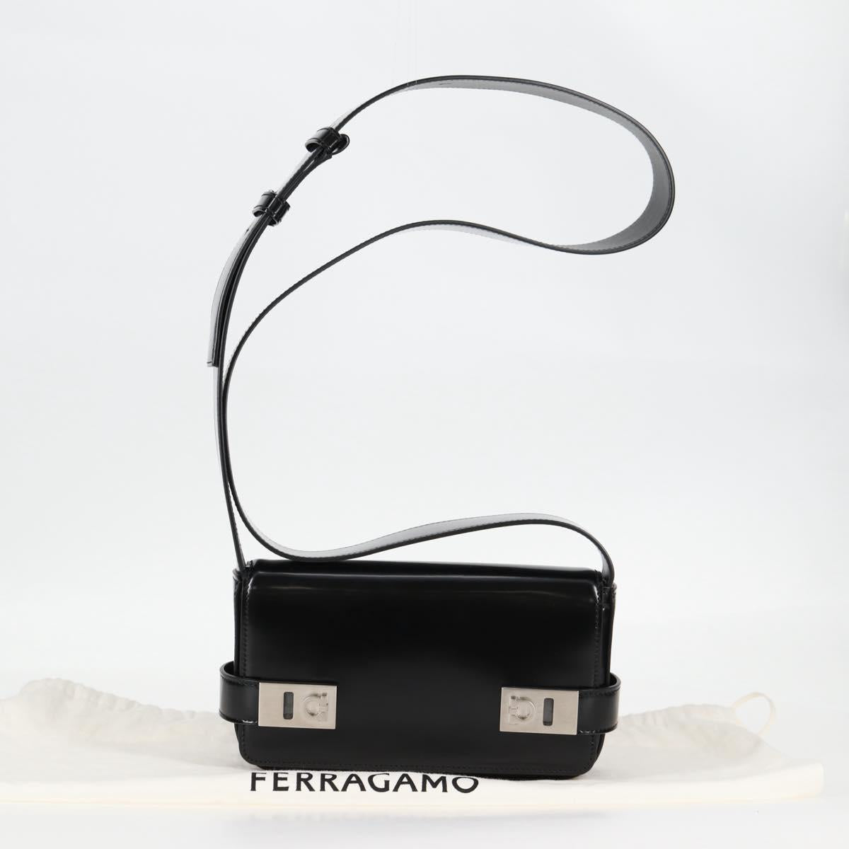 Salvatore Ferragamo Gancini Shoulder Bag Patent leather Black Auth ar13607A