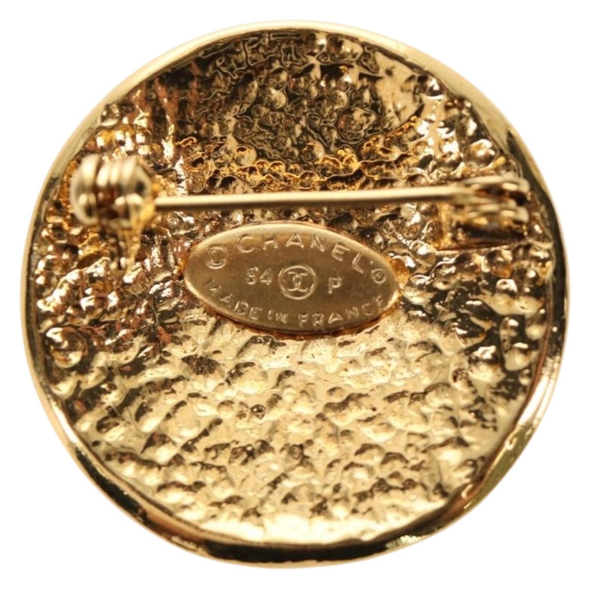 CHANEL Brooch metal Gold Tone CC Auth ar13964V
