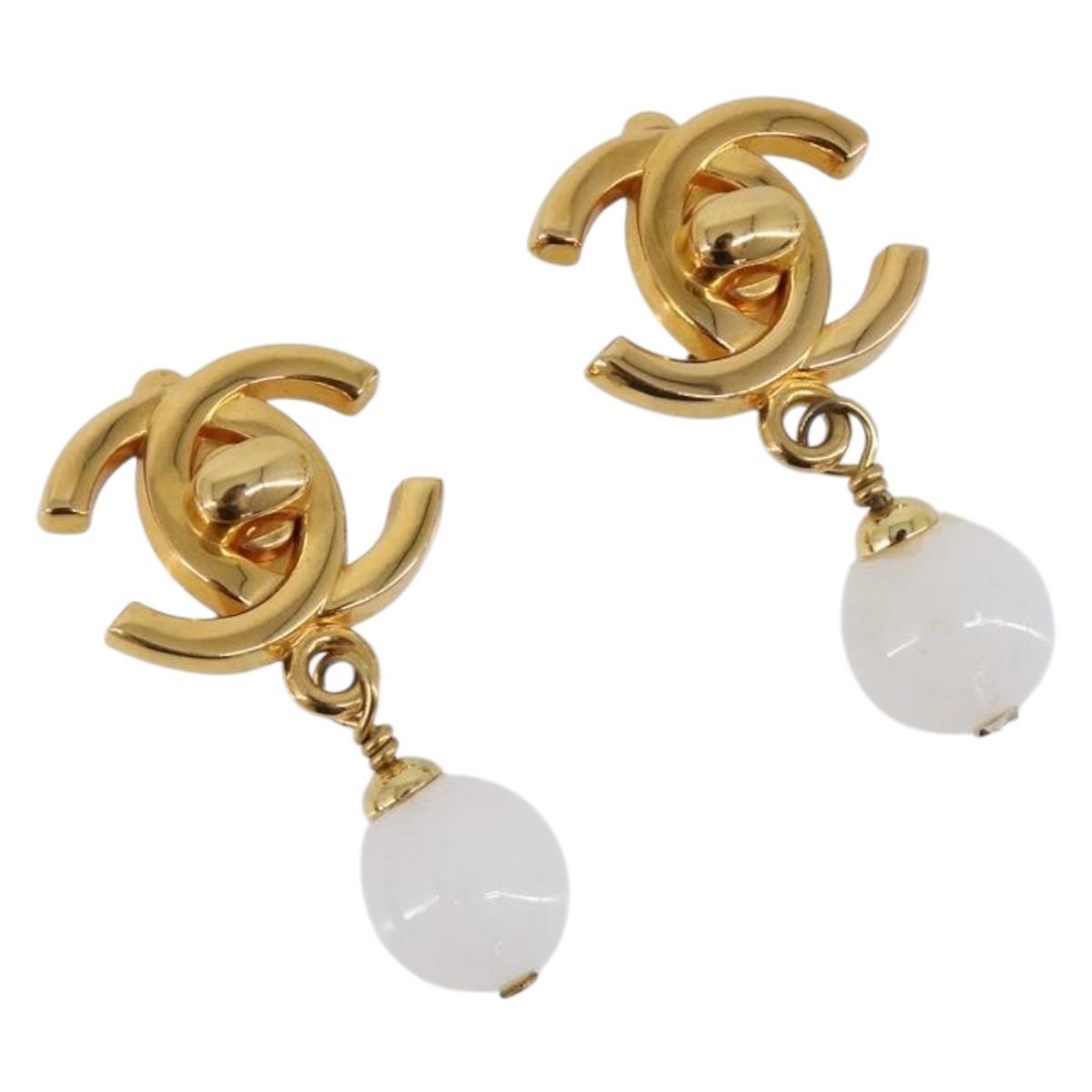 CHANEL Earring Metal Gold Tone White CC Auth ar14207