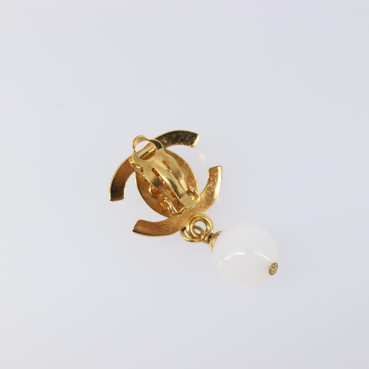 CHANEL Earring Metal Gold Tone White CC Auth ar14207