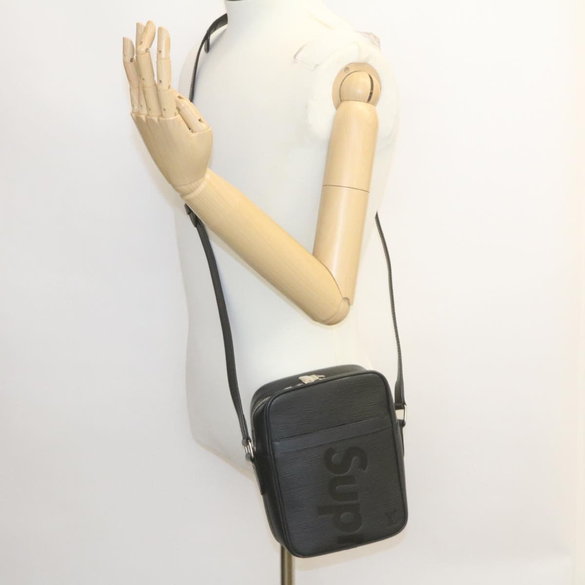 LOUIS VUITTON Supreme Epi Danube Shoulder Bag Black M53431 LV Auth ar5973SM