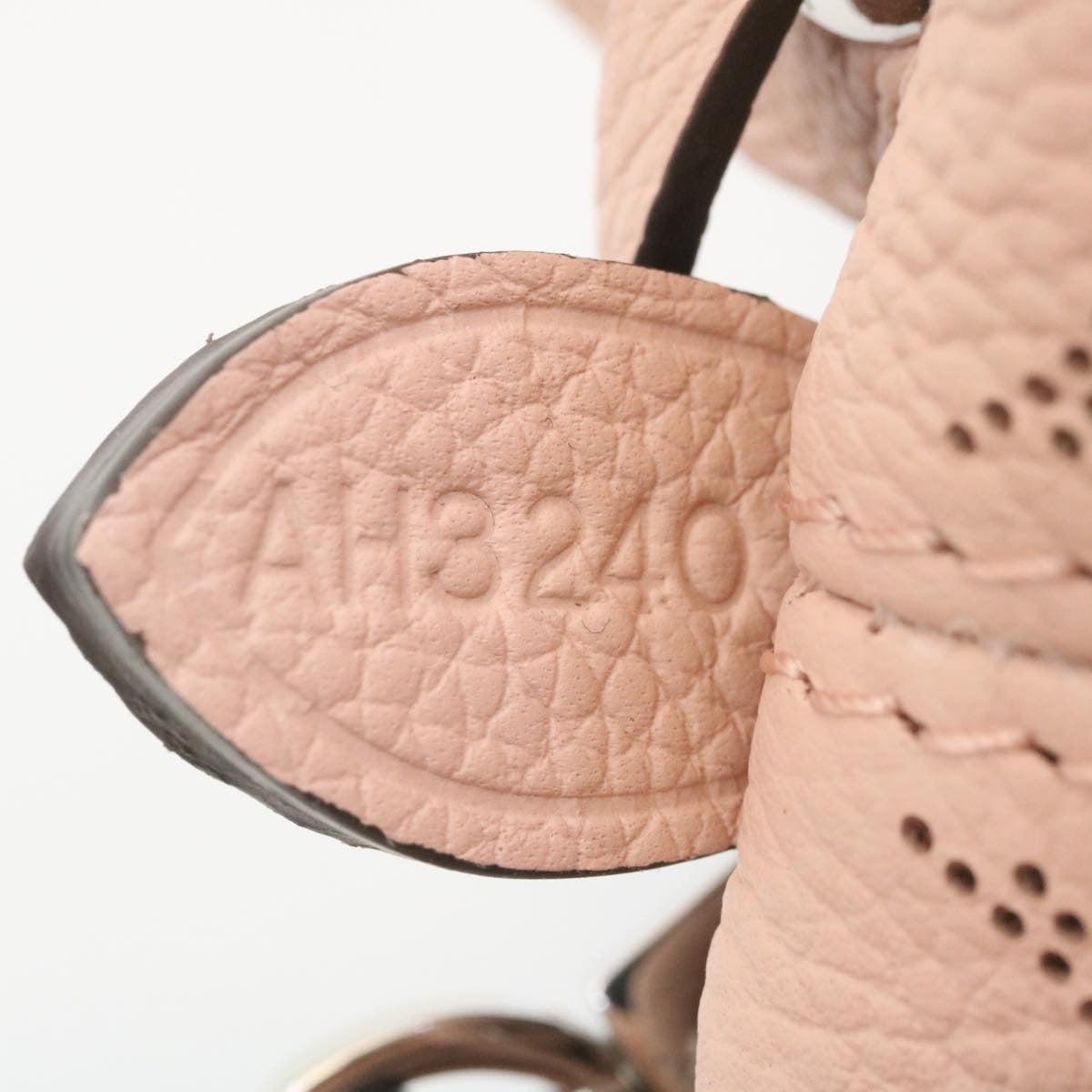 LOUIS VUITTON Monogram Mahina Bella Hand Bag Pink M57068 LV Auth ar6430S