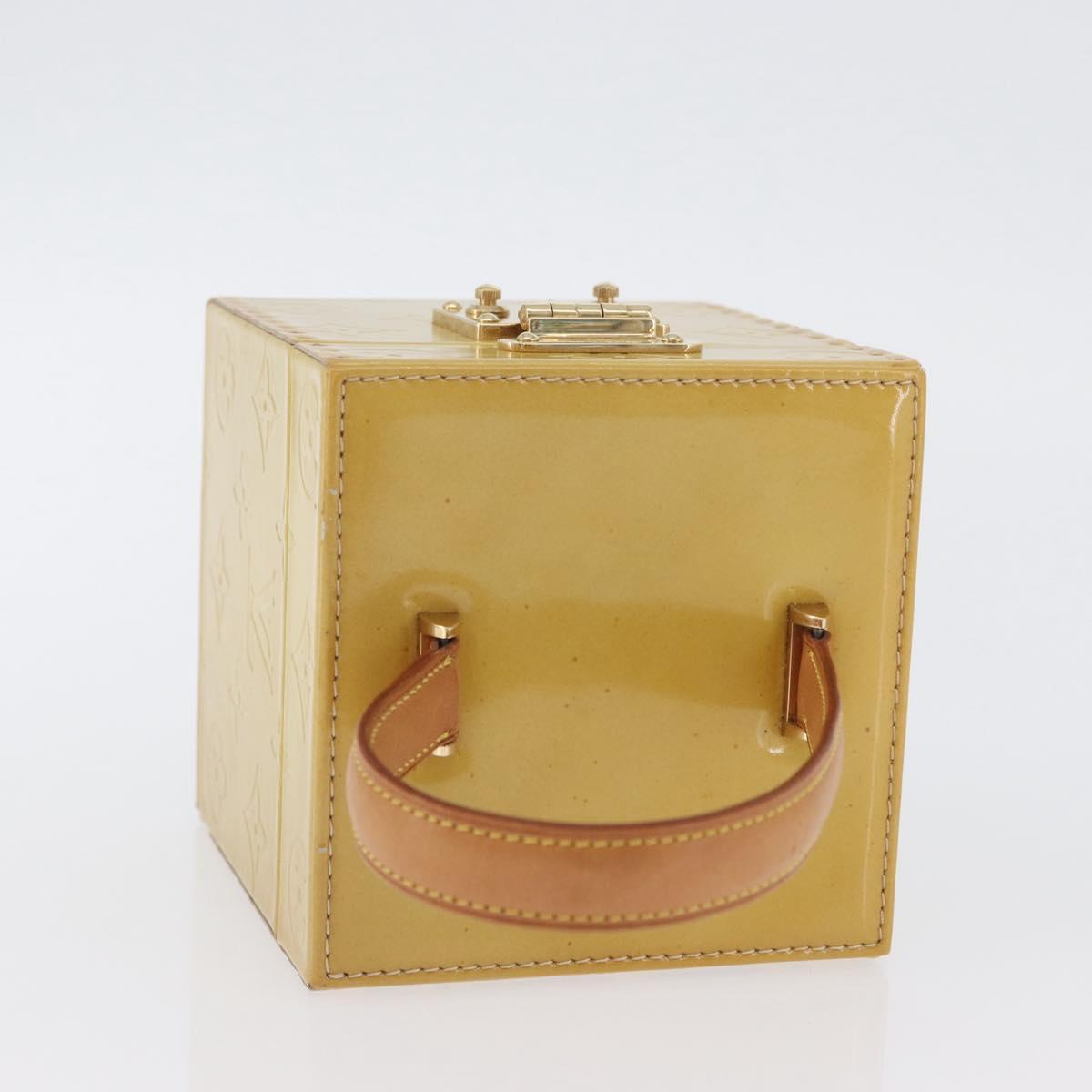 LOUIS VUITTON Monogram Vernis Bleecker Cosmetic Pouch Beige M91002 Auth ARZ033