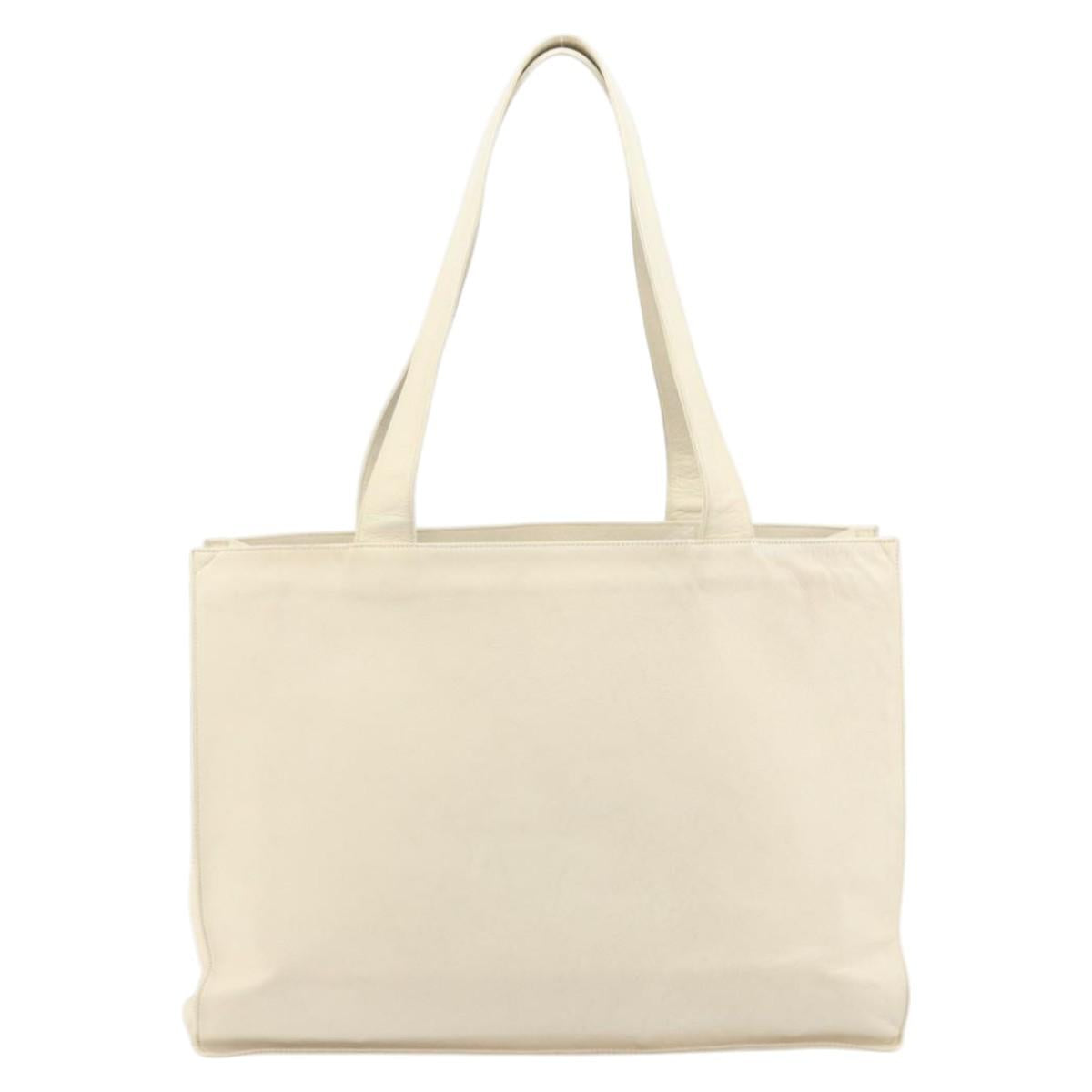 CHANEL Tote Bag Caviar Skin White CC Auth BA10649