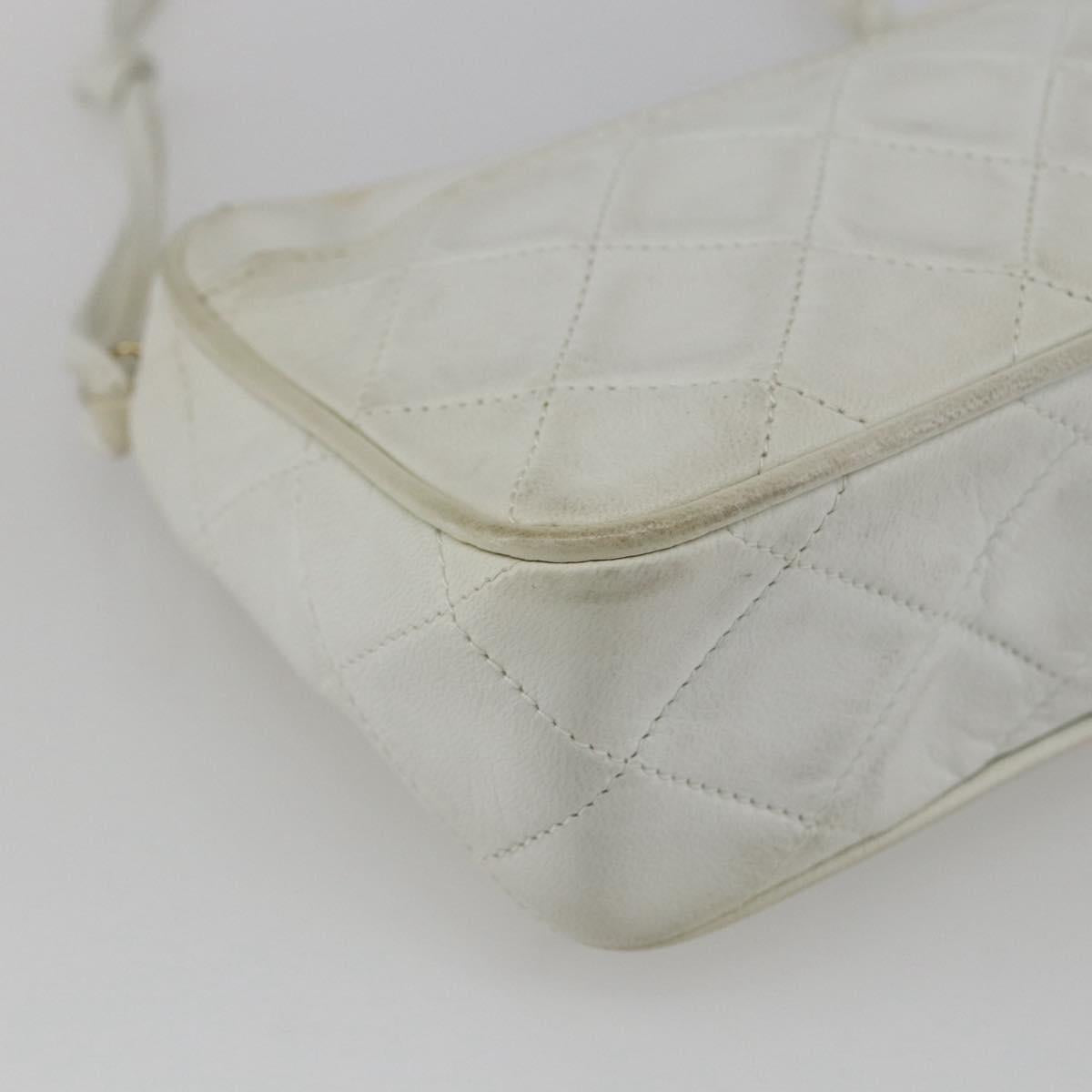CHANEL Matelasse Shoulder Bag Leather White Gold CC Auth BA10848