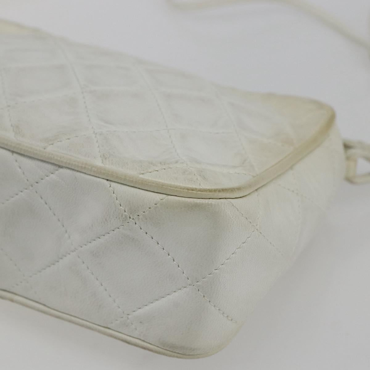 CHANEL Matelasse Shoulder Bag Leather White Gold CC Auth BA10848