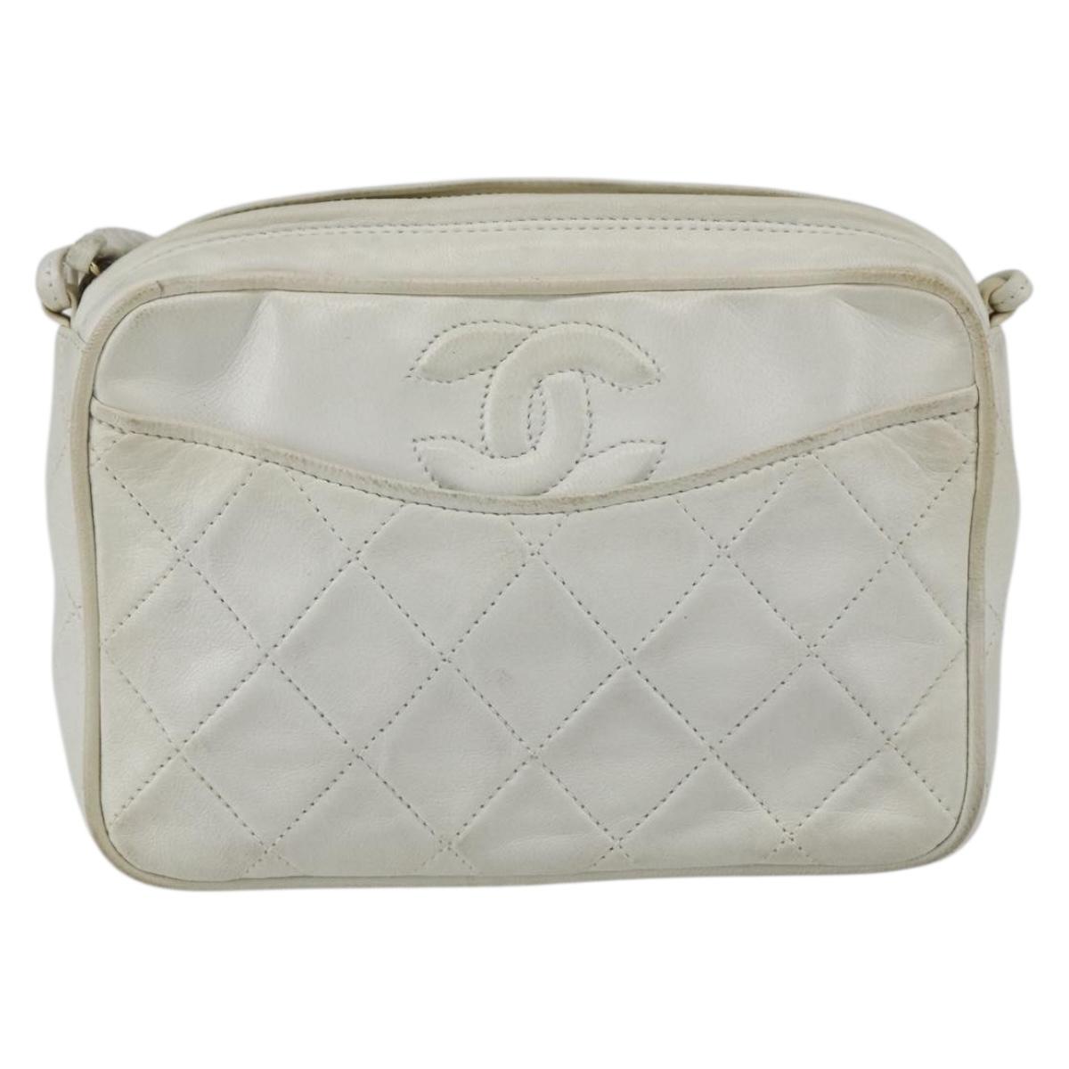 CHANEL Matelasse Shoulder Bag Leather White Gold CC Auth BA10848
