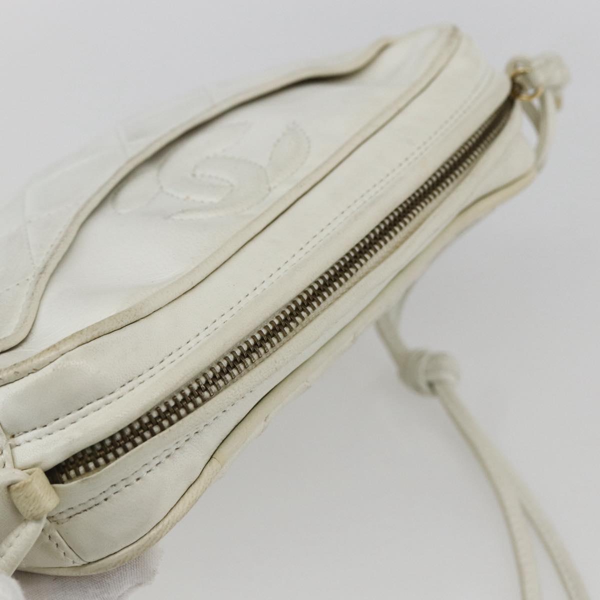 CHANEL Matelasse Shoulder Bag Leather White Gold CC Auth BA10848