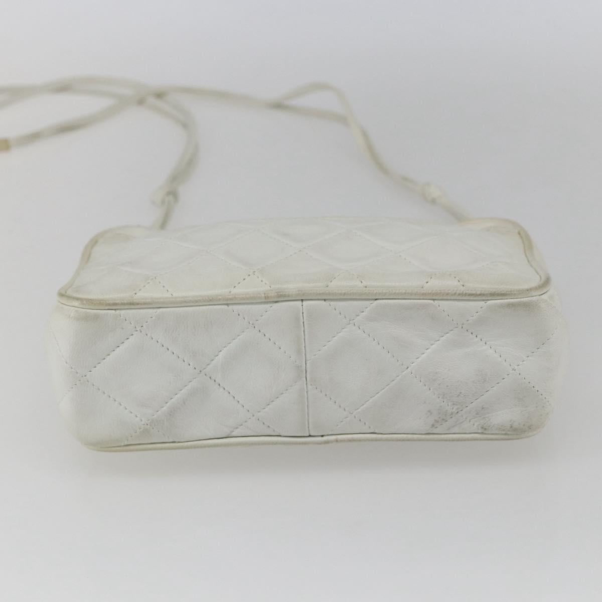 CHANEL Matelasse Shoulder Bag Leather White Gold CC Auth BA10848