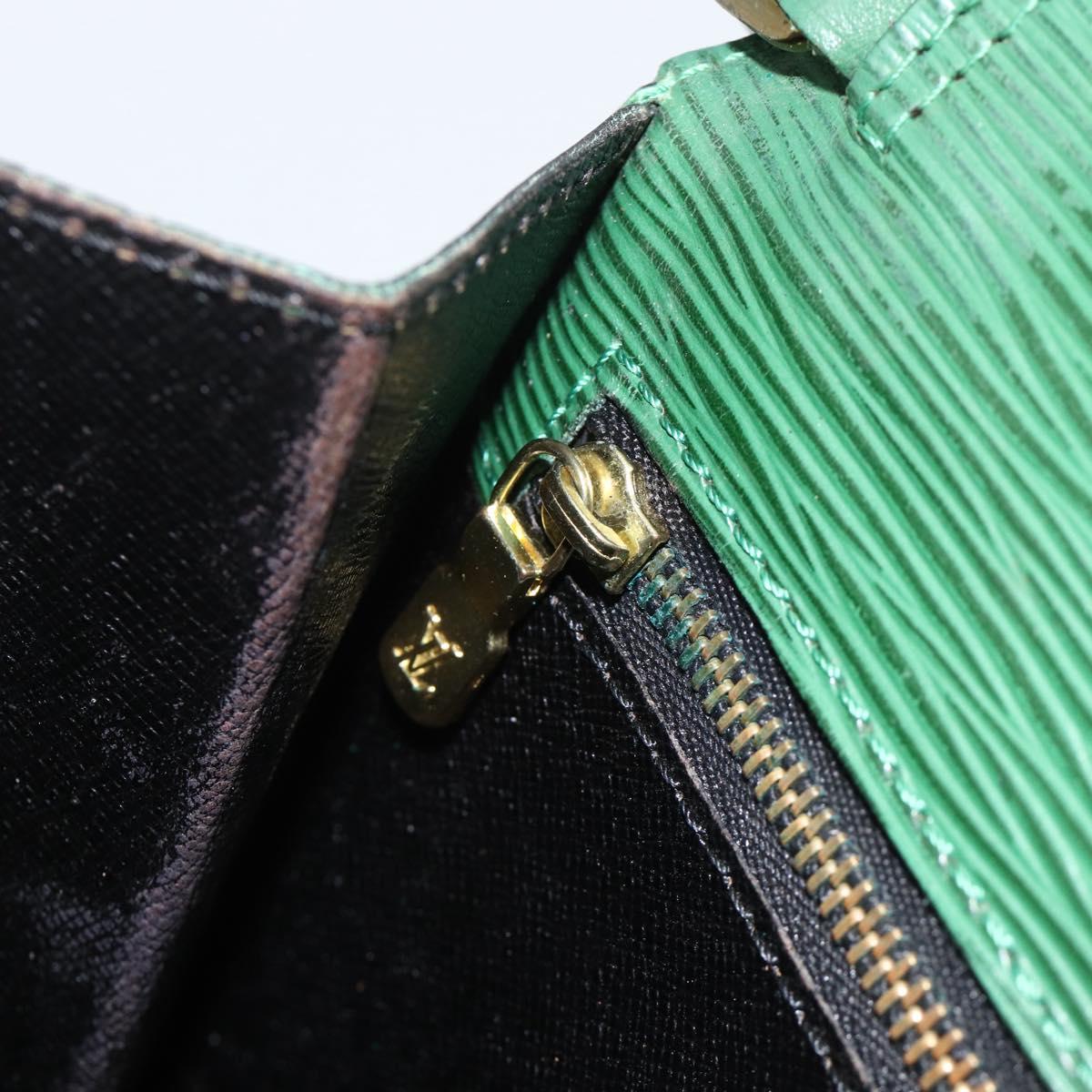 LOUIS VUITTON Epi Serie Dragonne Clutch Bag Green LV Auth BA11887