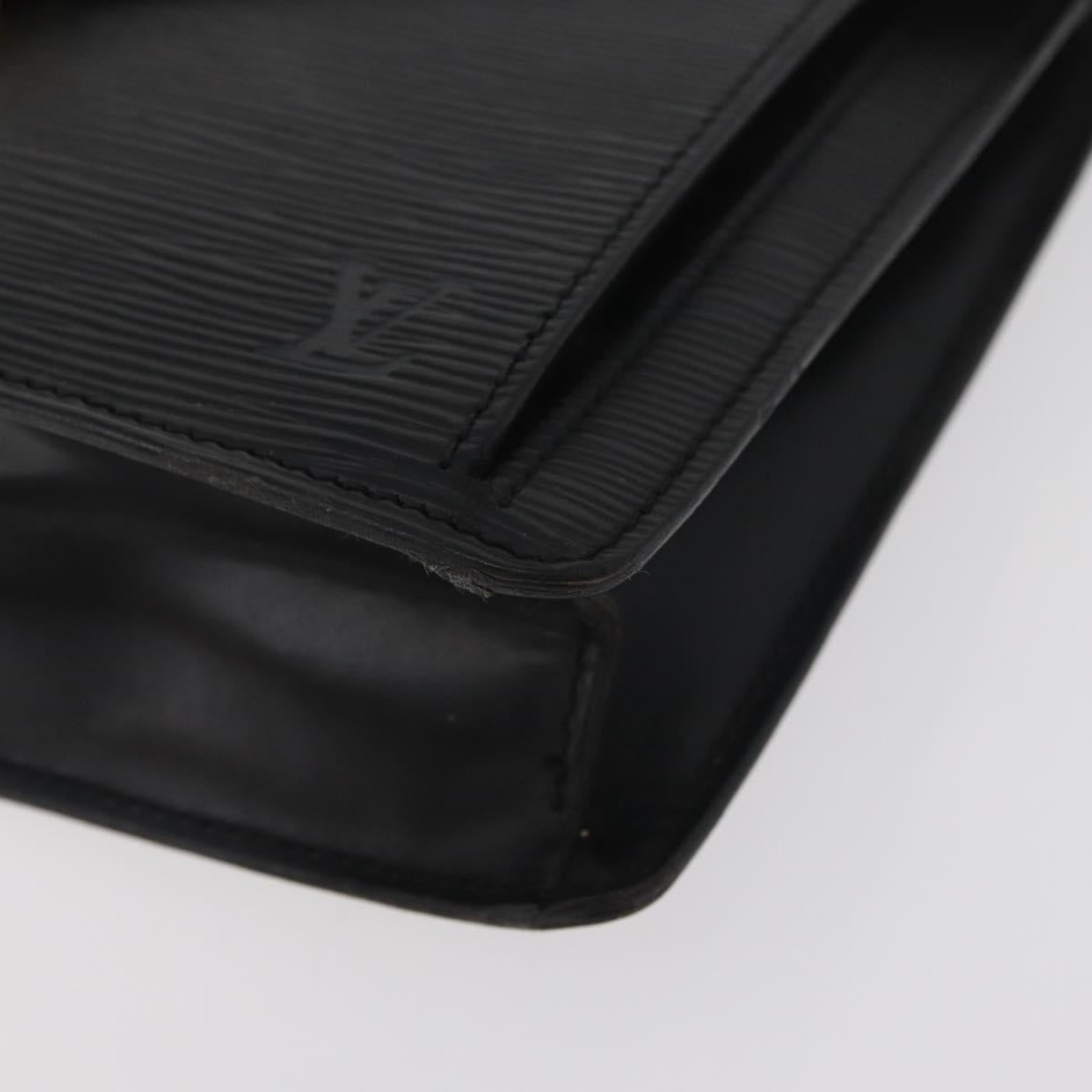 LOUIS VUITTON Epi Serie Dragonne Clutch Bag Black Noir M52612 LV Auth BA13129
