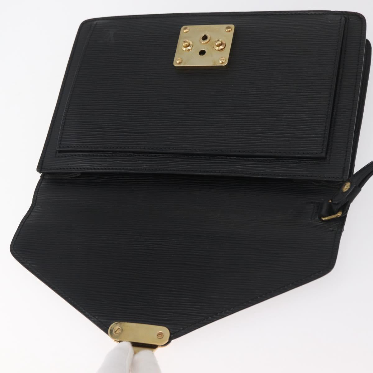 LOUIS VUITTON Epi Serie Dragonne Clutch Bag Black Noir M52612 LV Auth BA13129
