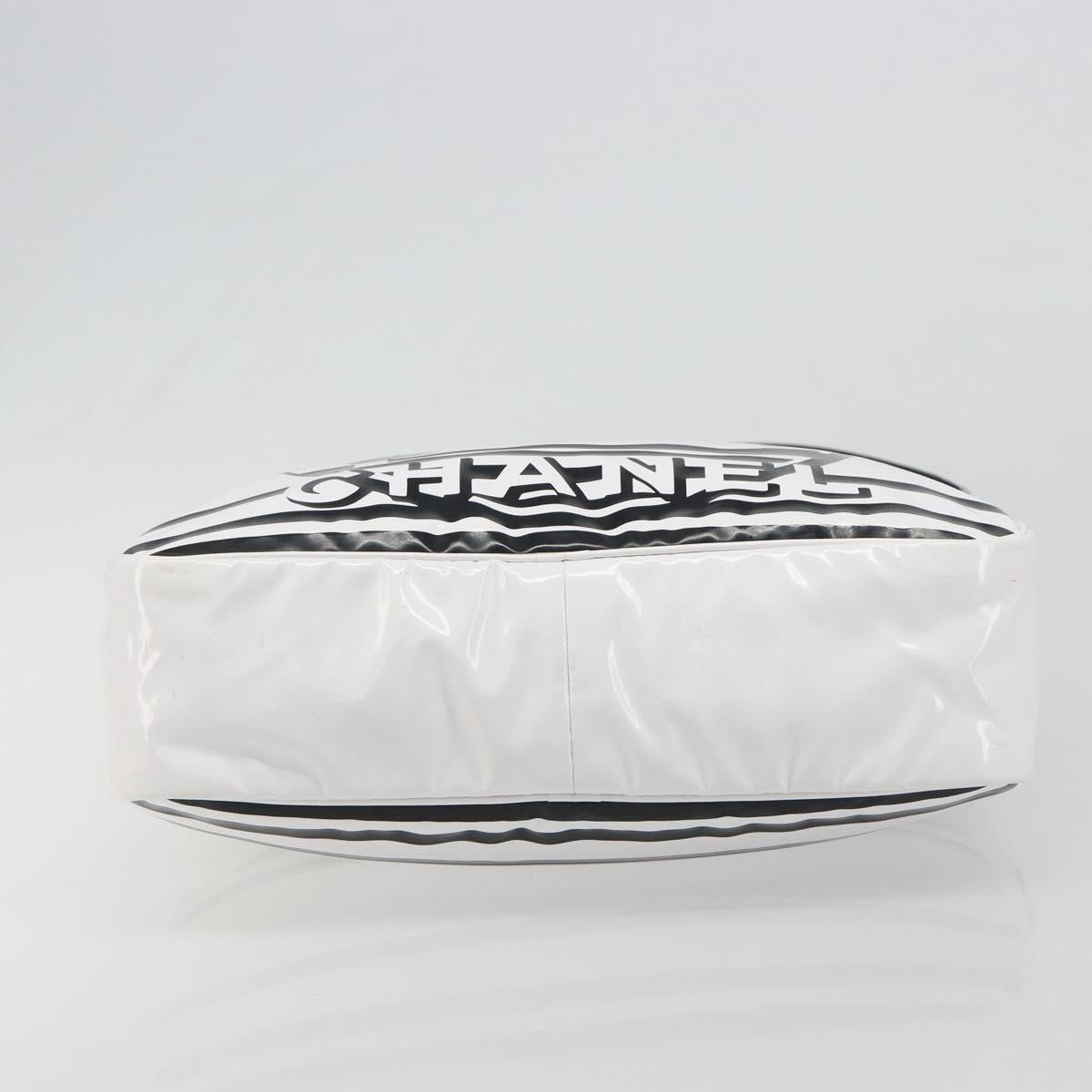 CHANEL La Pausa Chain Bag Patent leather White Silver CC Auth BA13516SAM