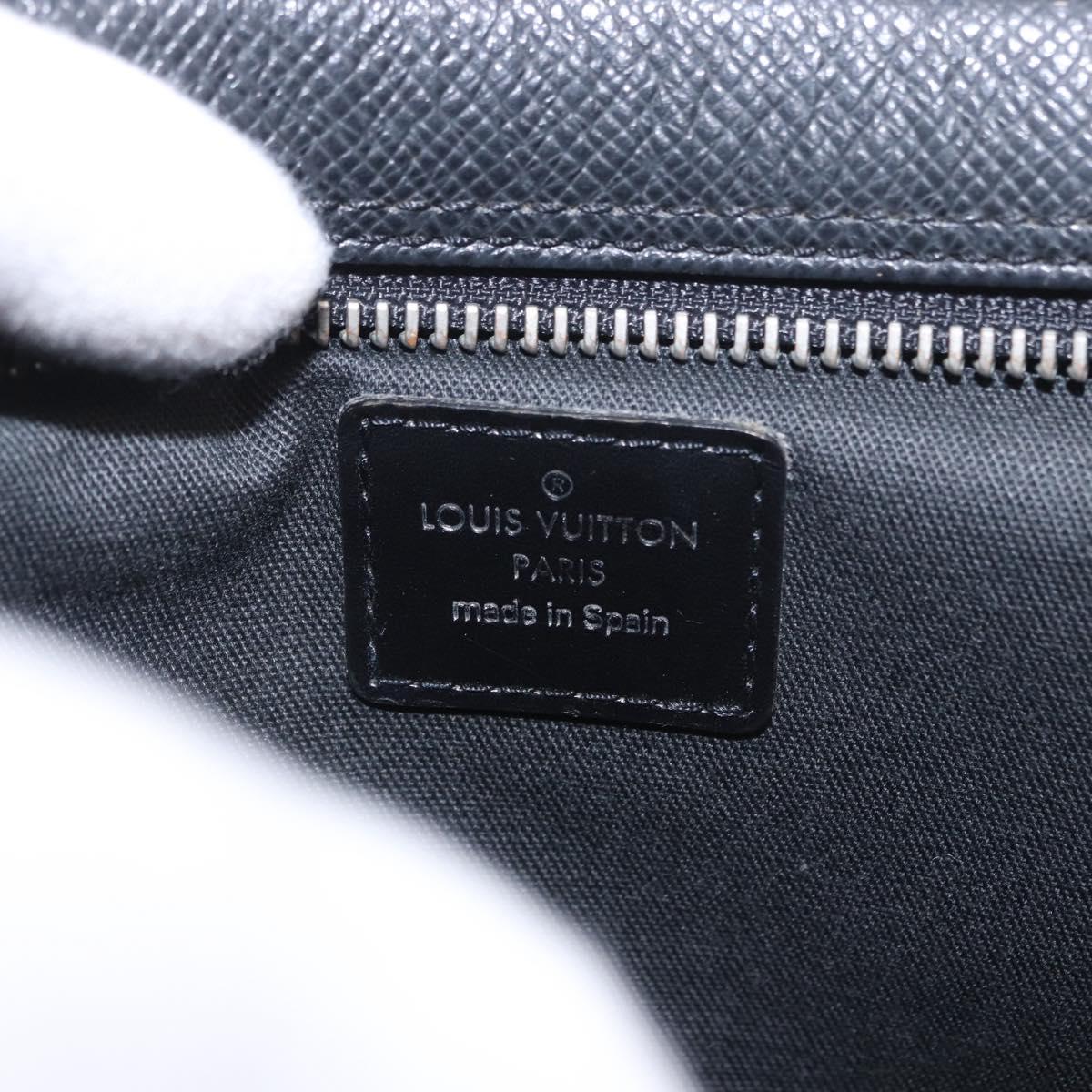 LOUIS VUITTON Taiga Karga Clutch Bag Ardoise Black M30812 LV Auth BA13765A