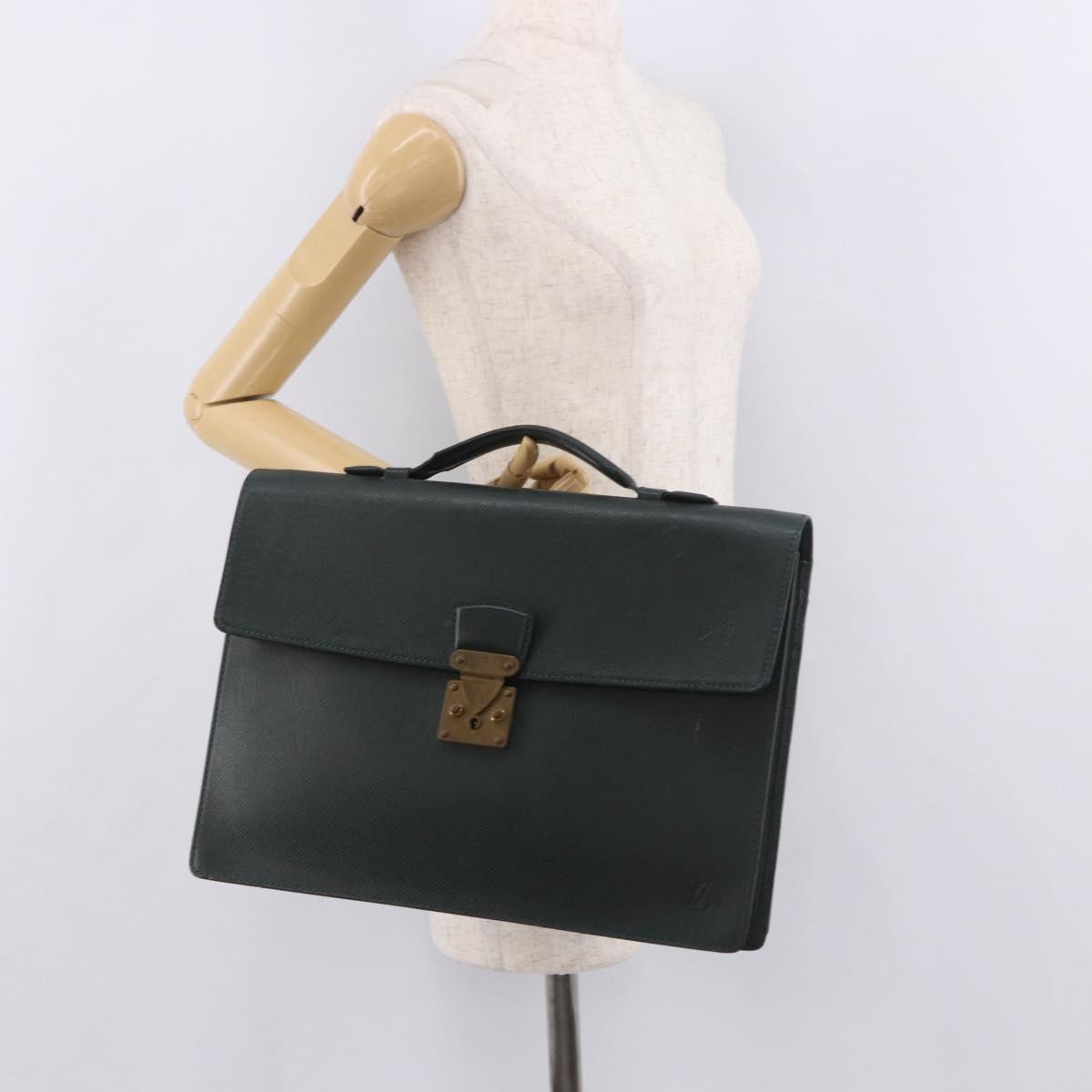 LOUIS VUITTON Taiga ServietteKourad Business Bag Epicea T16786 LV Auth BA13918