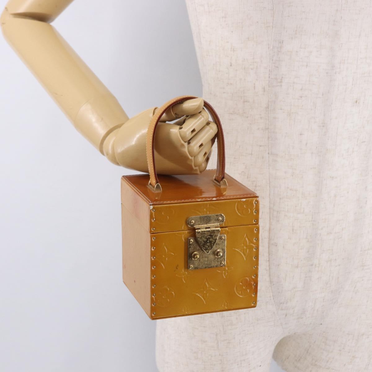 LOUIS VUITTON Vernis Bleecker Cosmetic Pouch Beige M91002 LV Auth BA13925