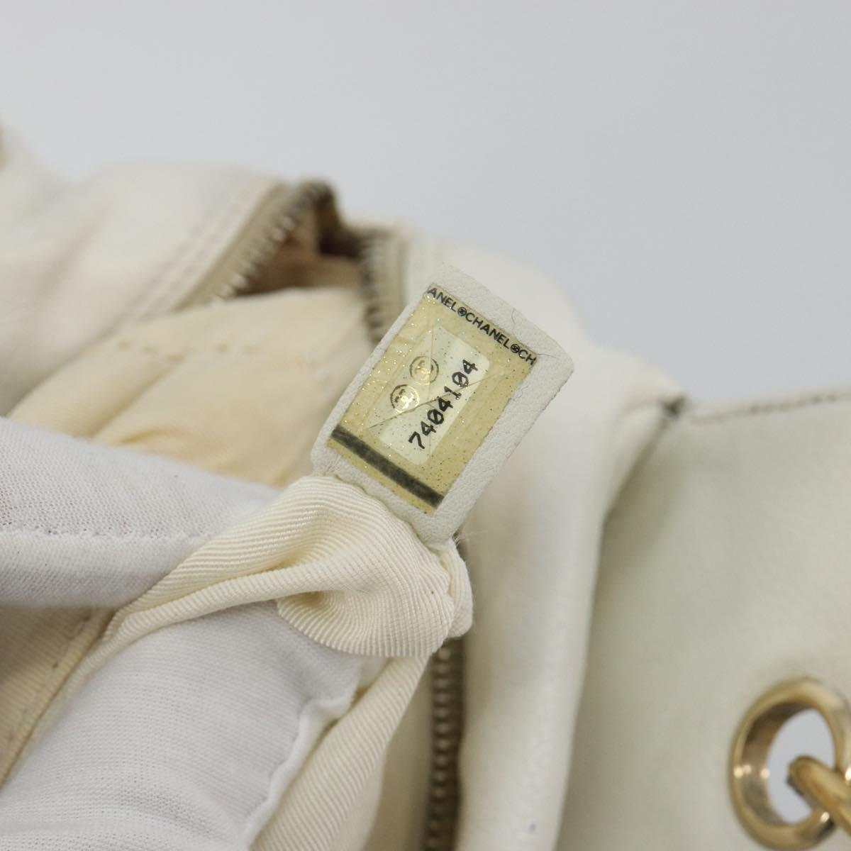 CHANEL Matelasse Chain Shoulder Bag Caviar Skin White Gold CC Auth BA13999