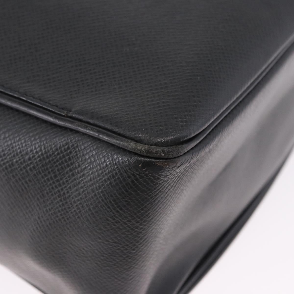 LOUIS VUITTON Taiga Yaranga Shoulder Bag Ardoise M30824 LV Auth BA14105
