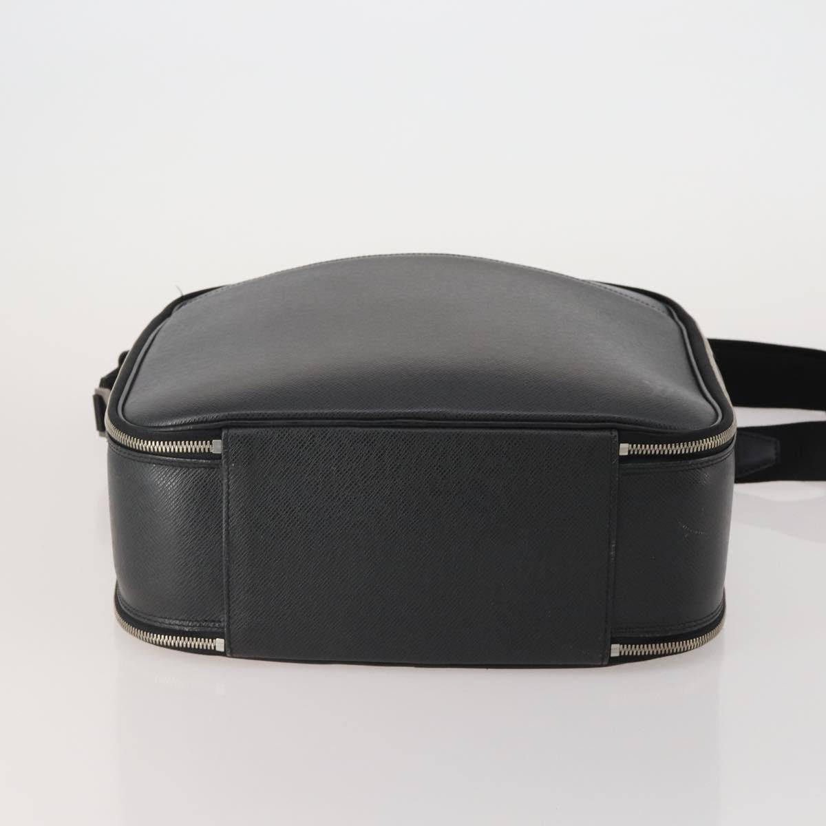 LOUIS VUITTON Taiga Tula Shoulder Bag Black M30762 LV Auth BA15403