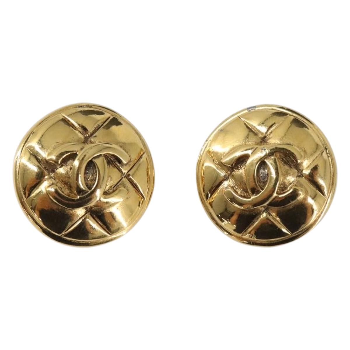 CHANEL Matelasse Earring metal Gold CC Auth BA15827