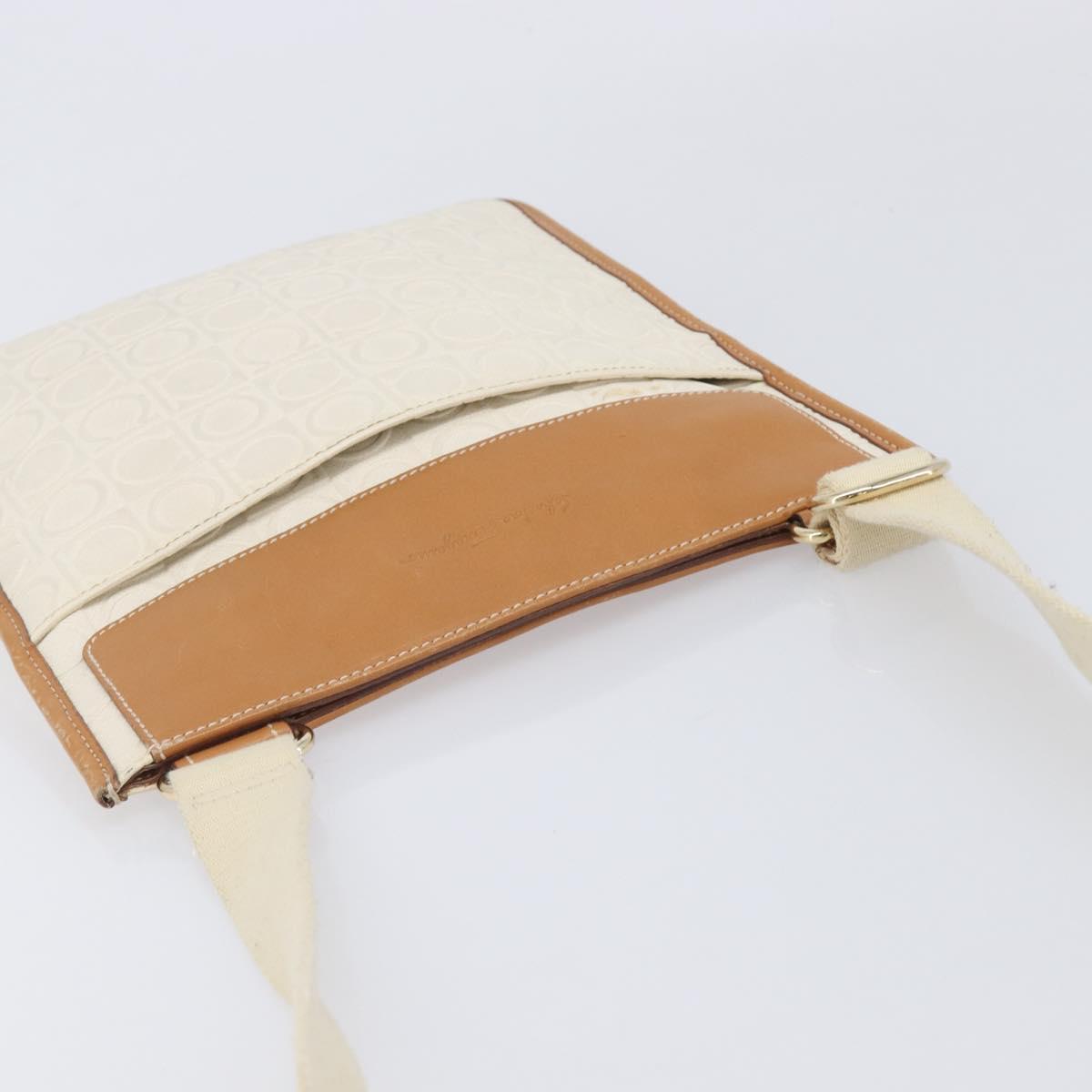 Salvatore Ferragamo Gancini Shoulder Bag Leather White Gold Tone Auth BA16841