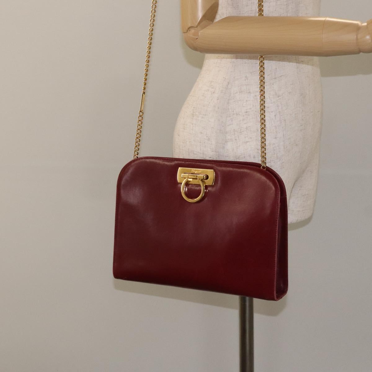 Salvatore Ferragamo Gancini Chain Shoulder Bag Leather Red Gold Auth BA3037