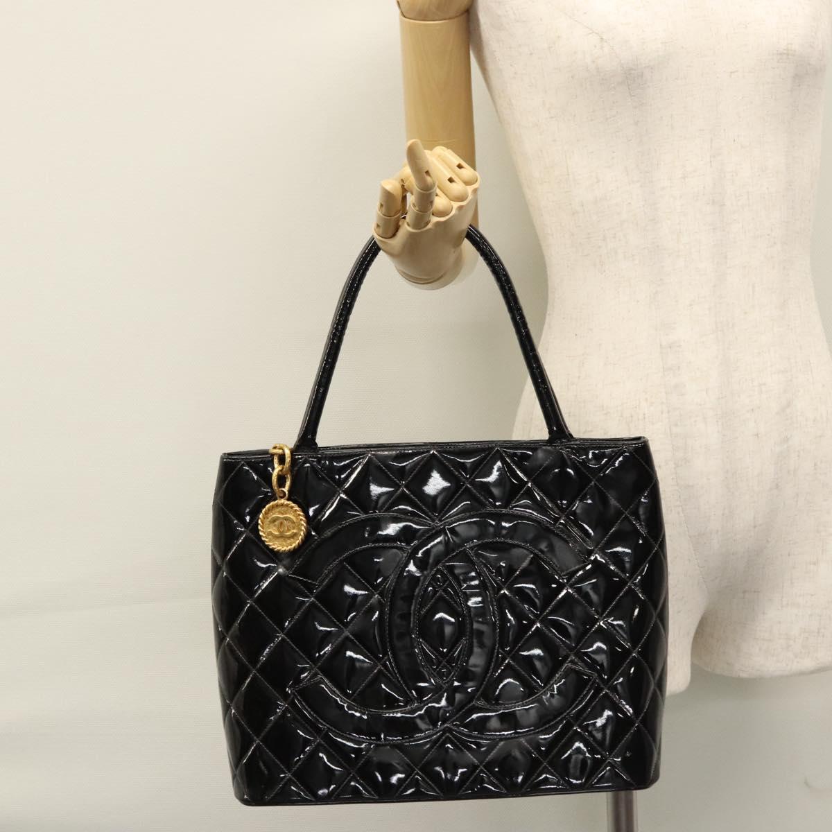 CHANEL Matelasse Tote Bag Patent leather Black CC Auth BA322