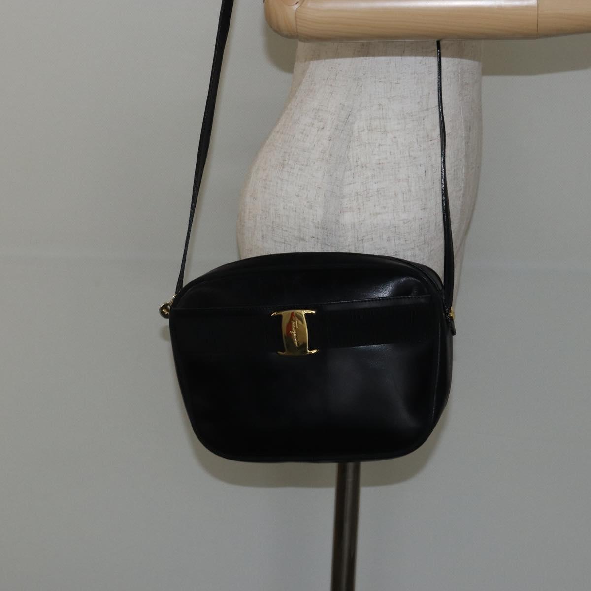 Salvatore Ferragamo Vala Shoulder Bag Leather Black Gold Auth BA5962