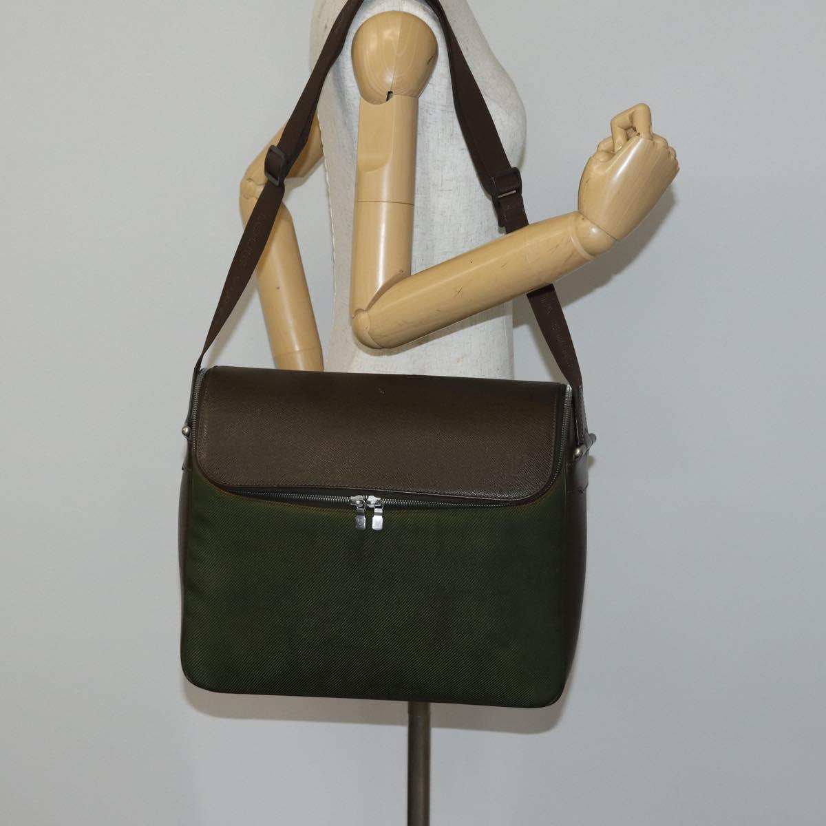 LOUIS VUITTON Taiga Thai Meal Shoulder Bag Khaki M30868 LV Auth BA6419