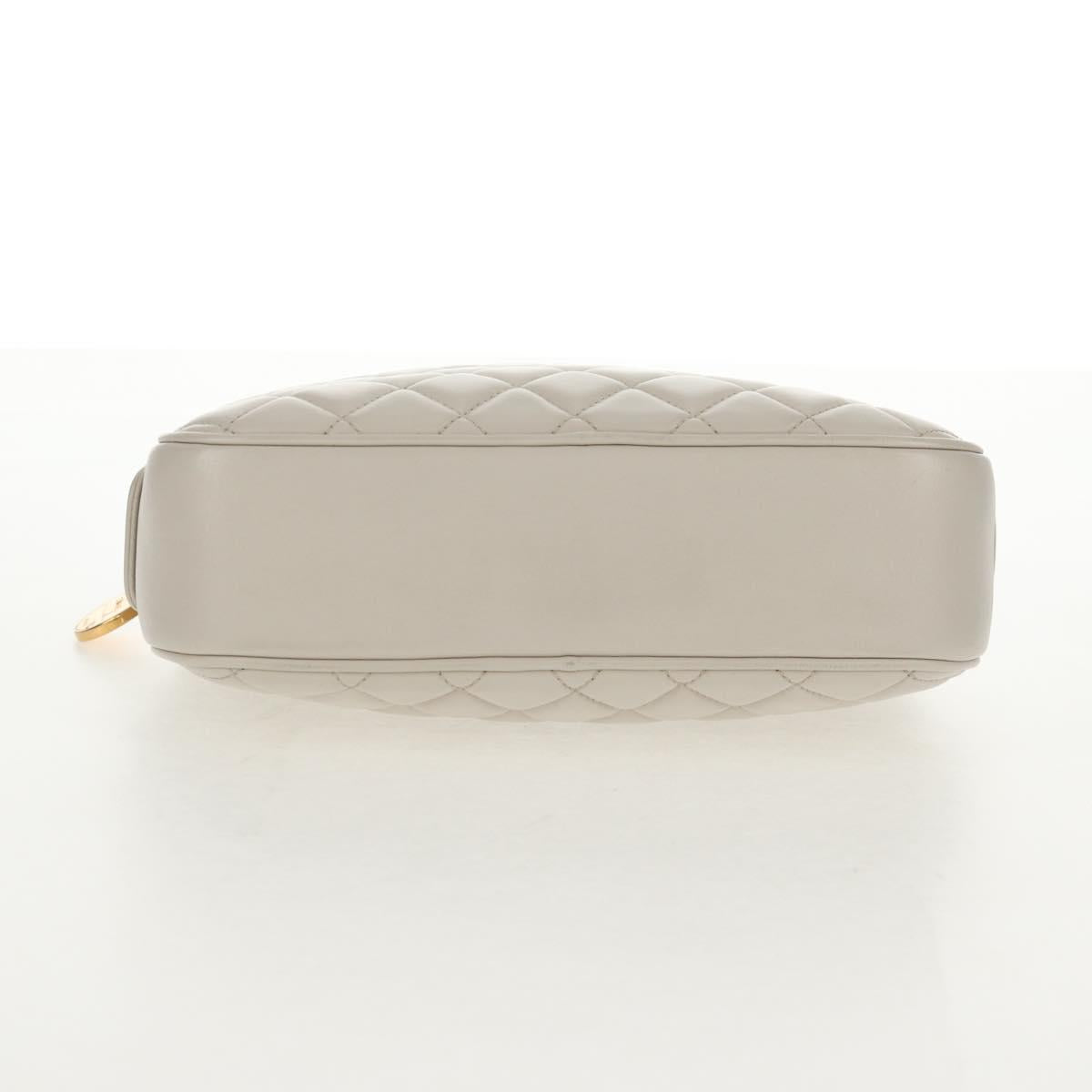 CHANEL Matelasse Chain Shoulder Bag Leather White CC Auth BA6864A