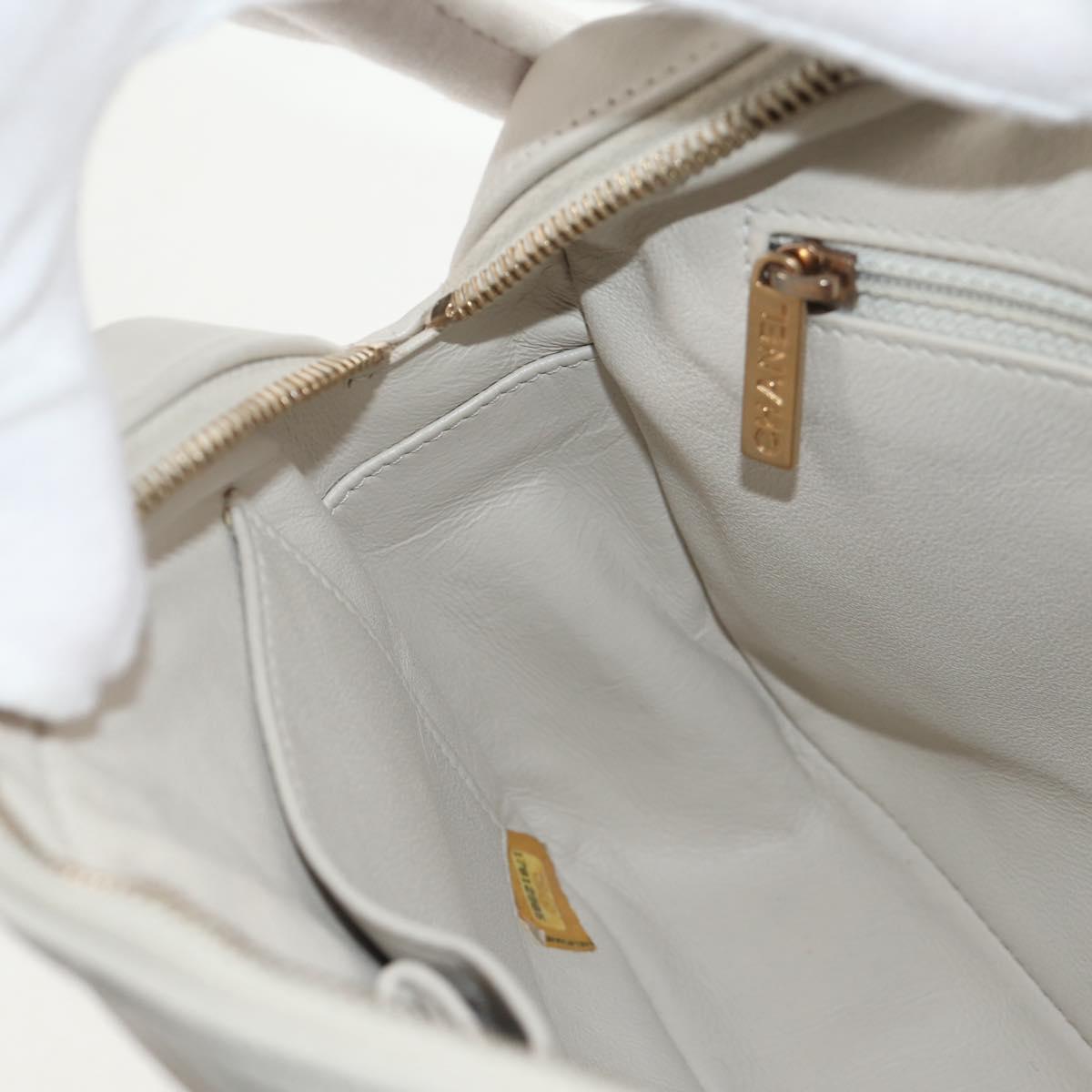 CHANEL Matelasse Chain Shoulder Bag Leather White CC Auth BA6864A