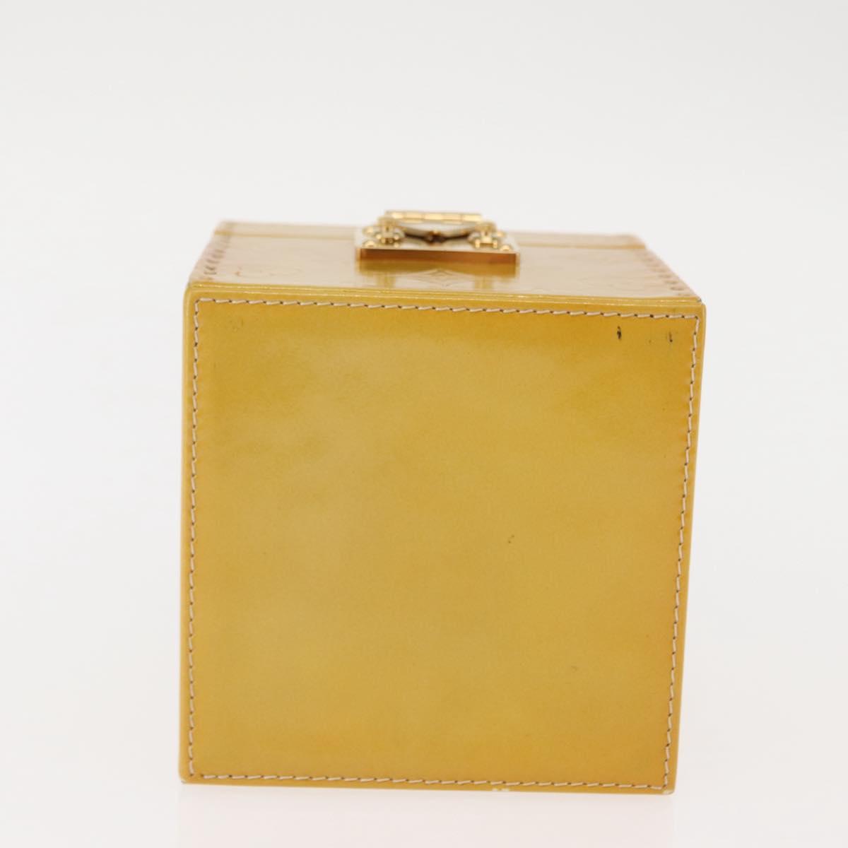 LOUIS VUITTON Monogram Vernis Bleecker Cosmetic Pouch Beige M91002 Auth BA6998