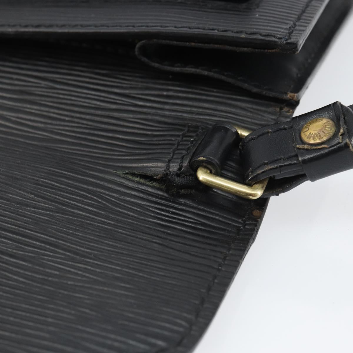 LOUIS VUITTON Epi Serie Dragonne Clutch Bag Black Noir M52612 LV Auth BA9336