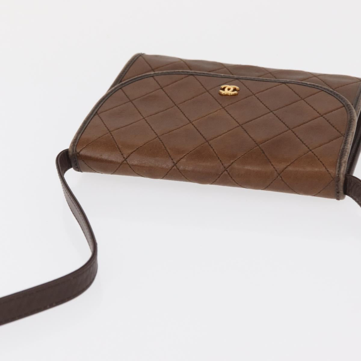 CHANEL Matelasse Shoulder Bag Leather Brown Gold CC Auth BA9833