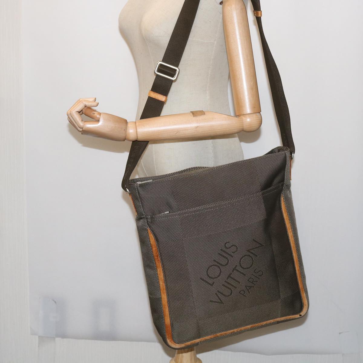 LOUIS VUITTON Damier Geant Compignon Messenger bag Khaki M93045 LV Auth bs12058