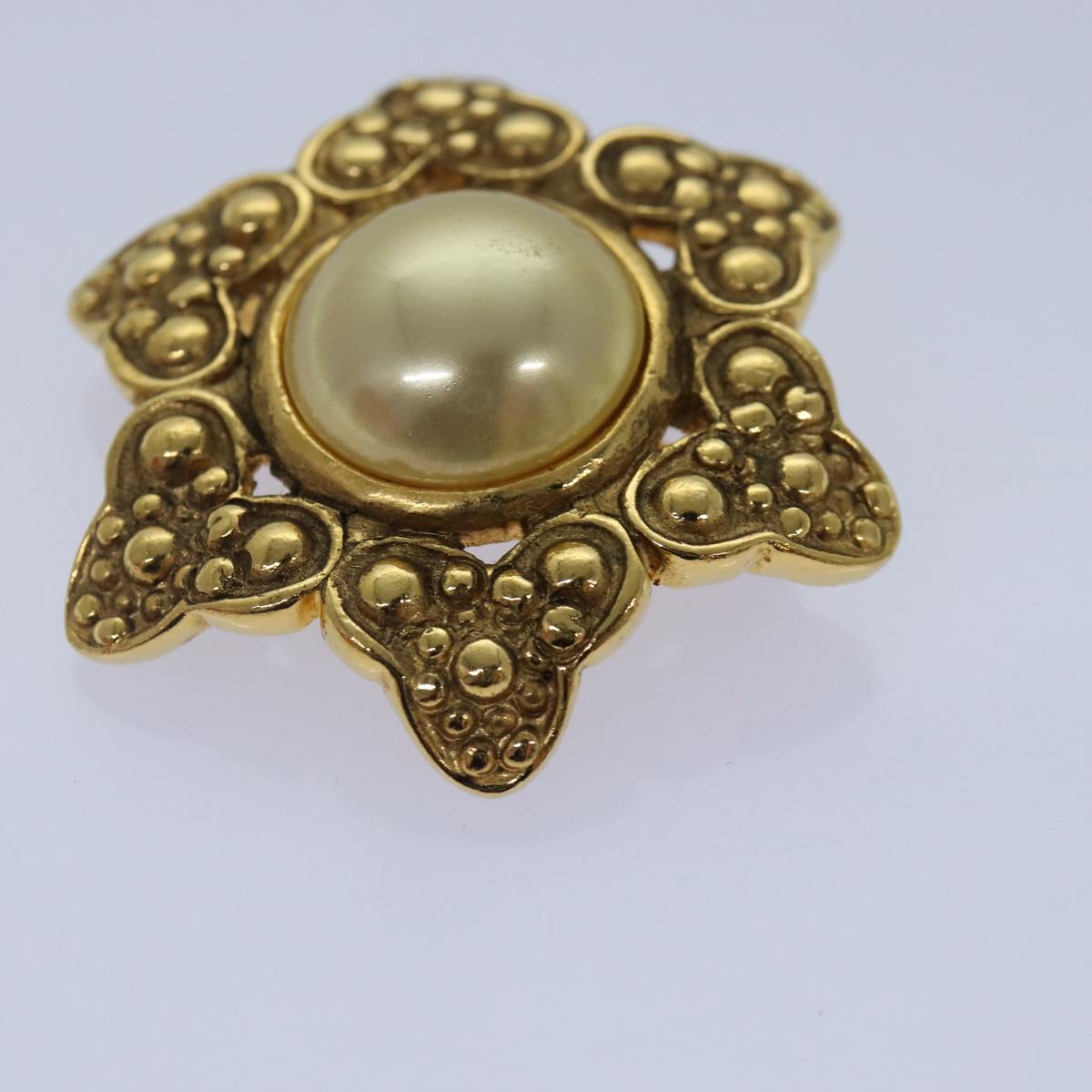 CHANEL Brooch Metal Gold Tone CC Auth bs17053V