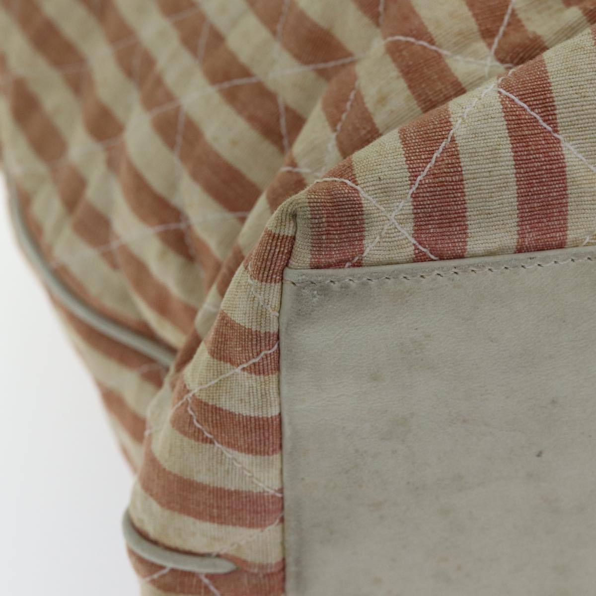 CHANEL Matelasse Chain Shoulder Bag Canvas Red Gold CC Auth bs17125