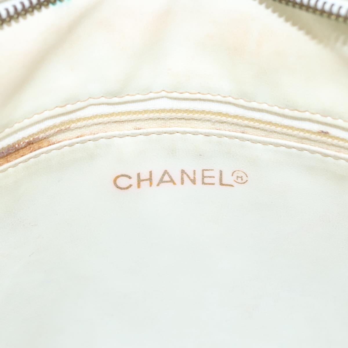 CHANEL Matelasse Chain Shoulder Bag Leather White Gold CC Auth bs20903