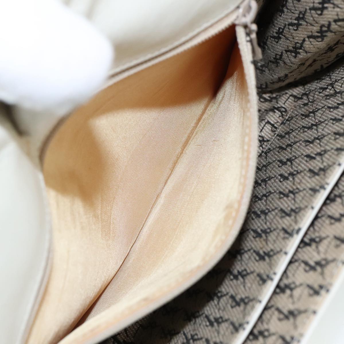 SAINT LAURENT Clutch Bag Leather White Auth bs21008