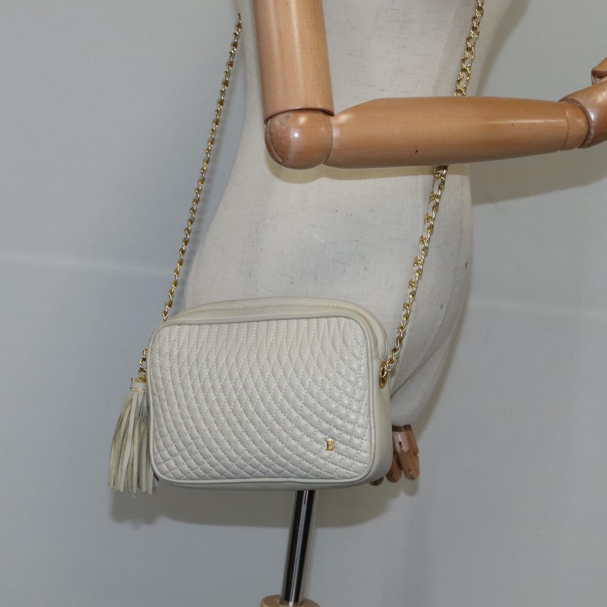 BALLY Chain Quilted Shoulder Bag Leather Beige Gold Auth bs21142