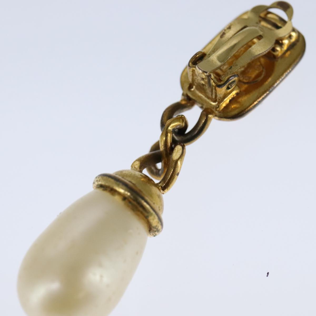 CHANEL Earring metal Gold Tone CC Auth bs21164