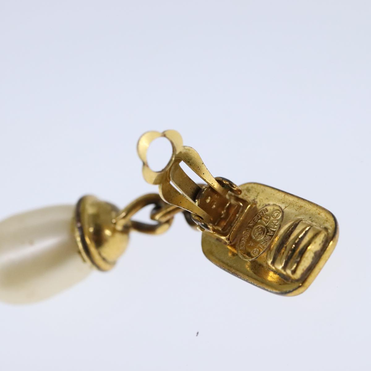 CHANEL Earring metal Gold Tone CC Auth bs21164