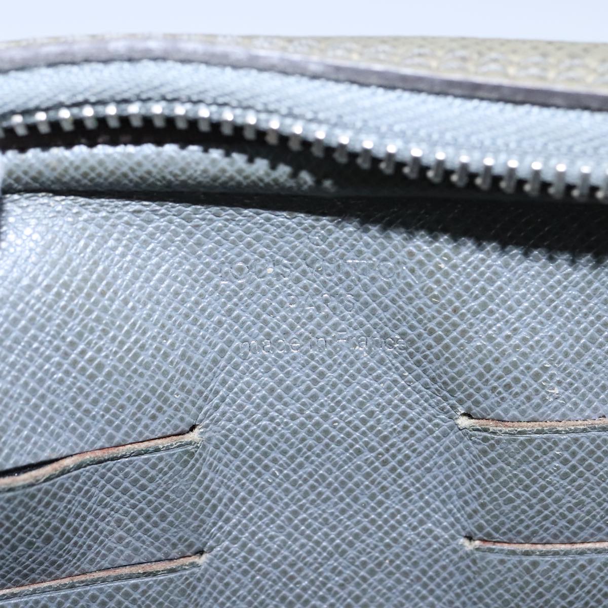 LOUIS VUITTON Taiga Neopavel Clutch Bag Gray Gracie M32684 LV Auth bs21264