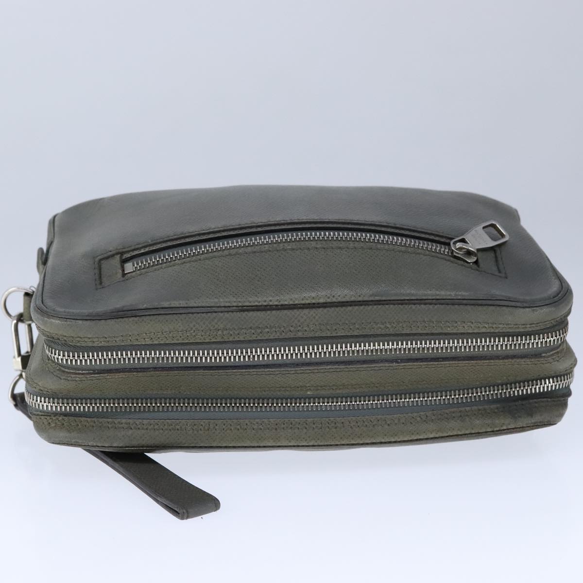 LOUIS VUITTON Taiga Neopavel Clutch Bag Gray Gracie M32684 LV Auth bs21264