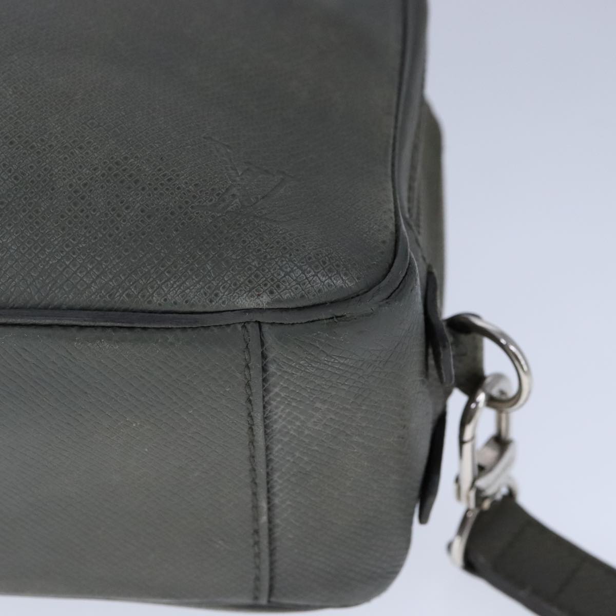 LOUIS VUITTON Taiga Neopavel Clutch Bag Gray Gracie M32684 LV Auth bs21264