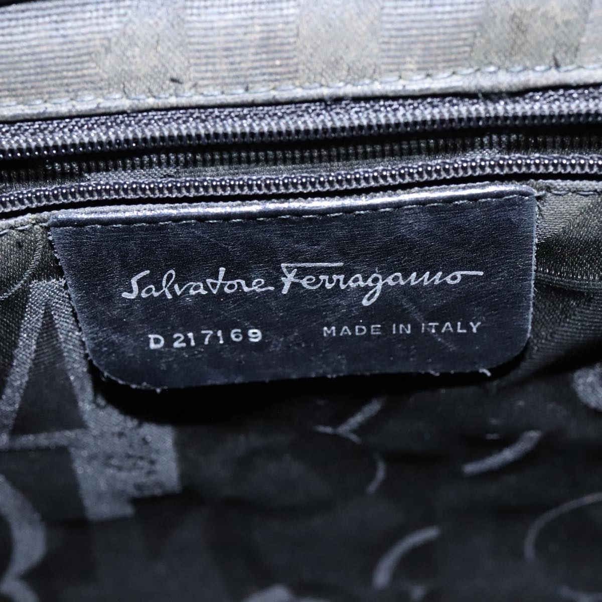 Salvatore Ferragamo Shoulder Bag Patent leather Black Auth bs21286