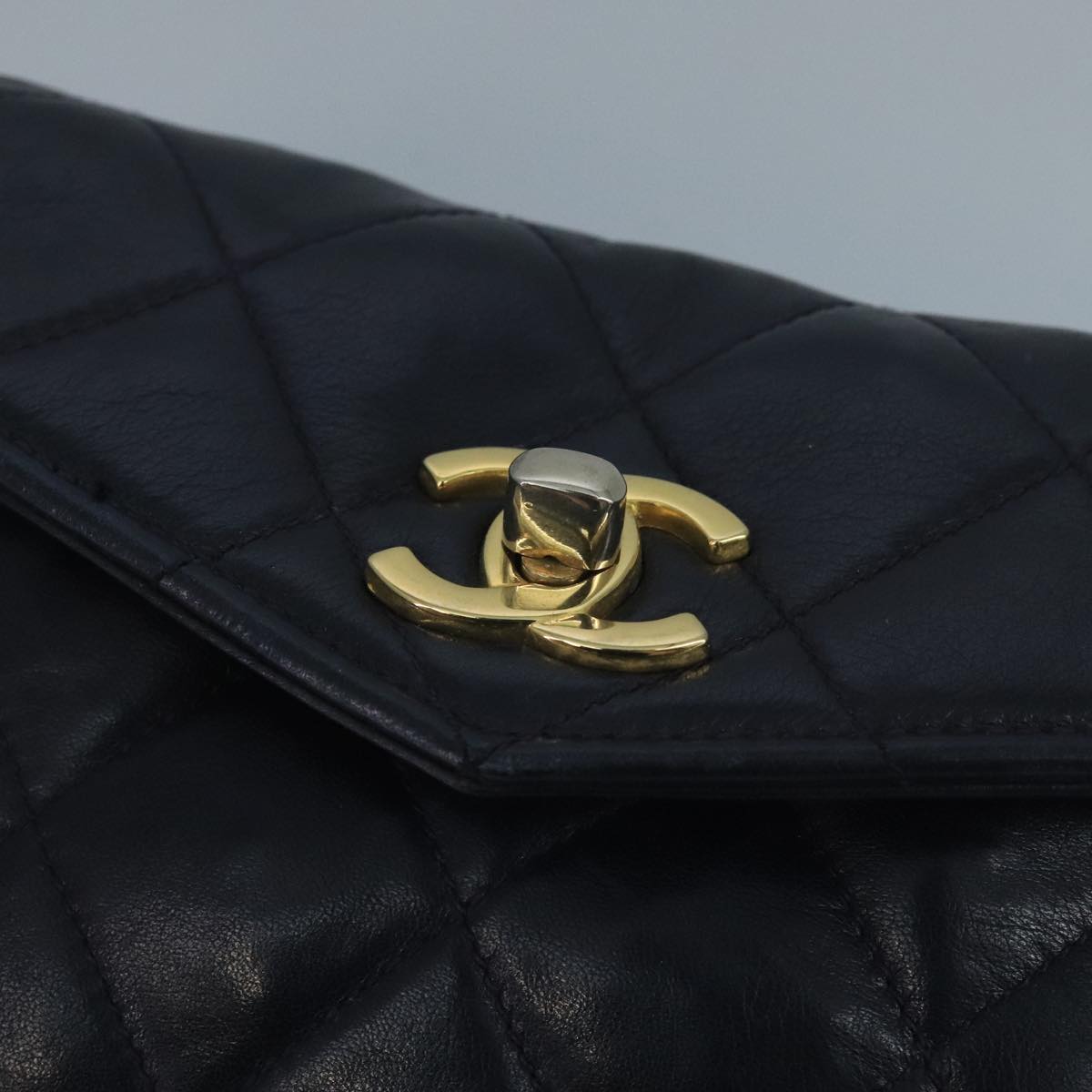 CHANEL Matelasse Waist bag Lamb Skin Navy CC Auth bs21663