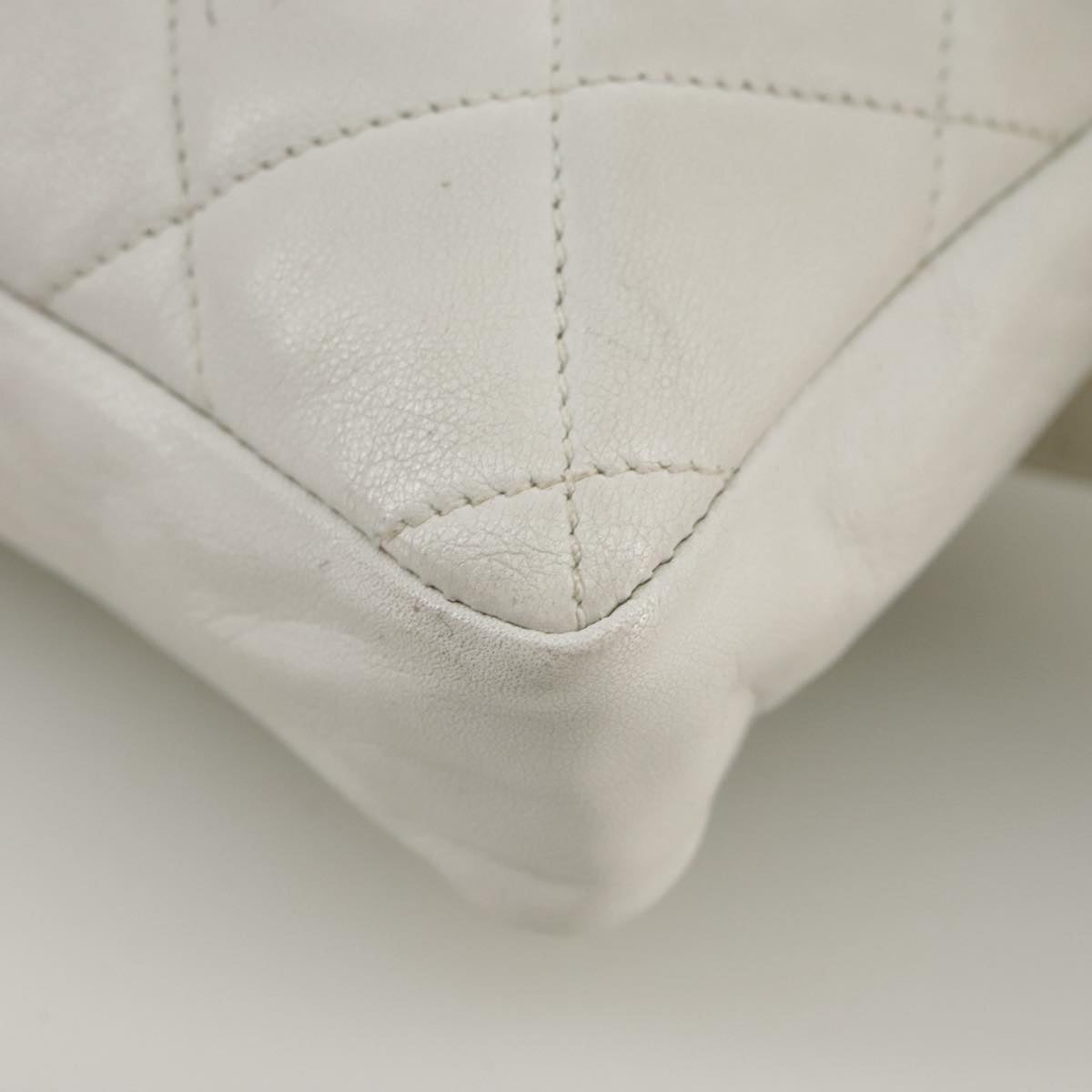 CHANEL Matelasse Waist bag Lamb Skin White CC Auth bs21712