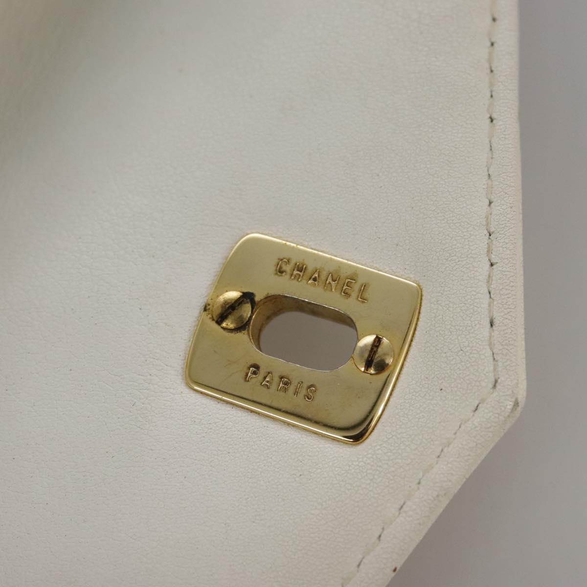 CHANEL Matelasse Waist bag Lamb Skin White CC Auth bs21712