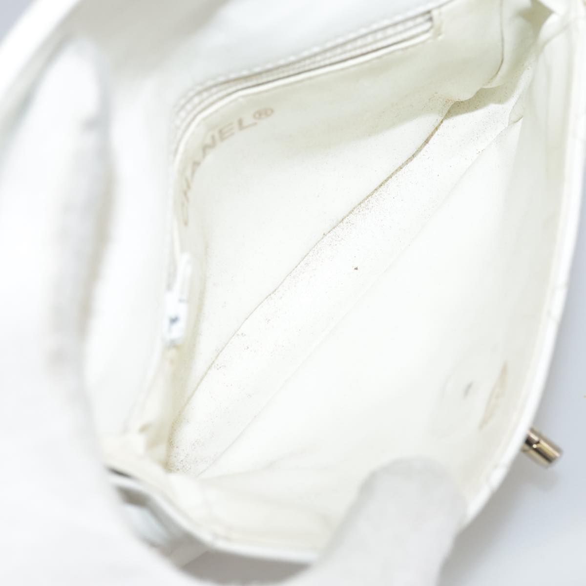 CHANEL Matelasse Waist bag Lamb Skin White CC Auth bs21712